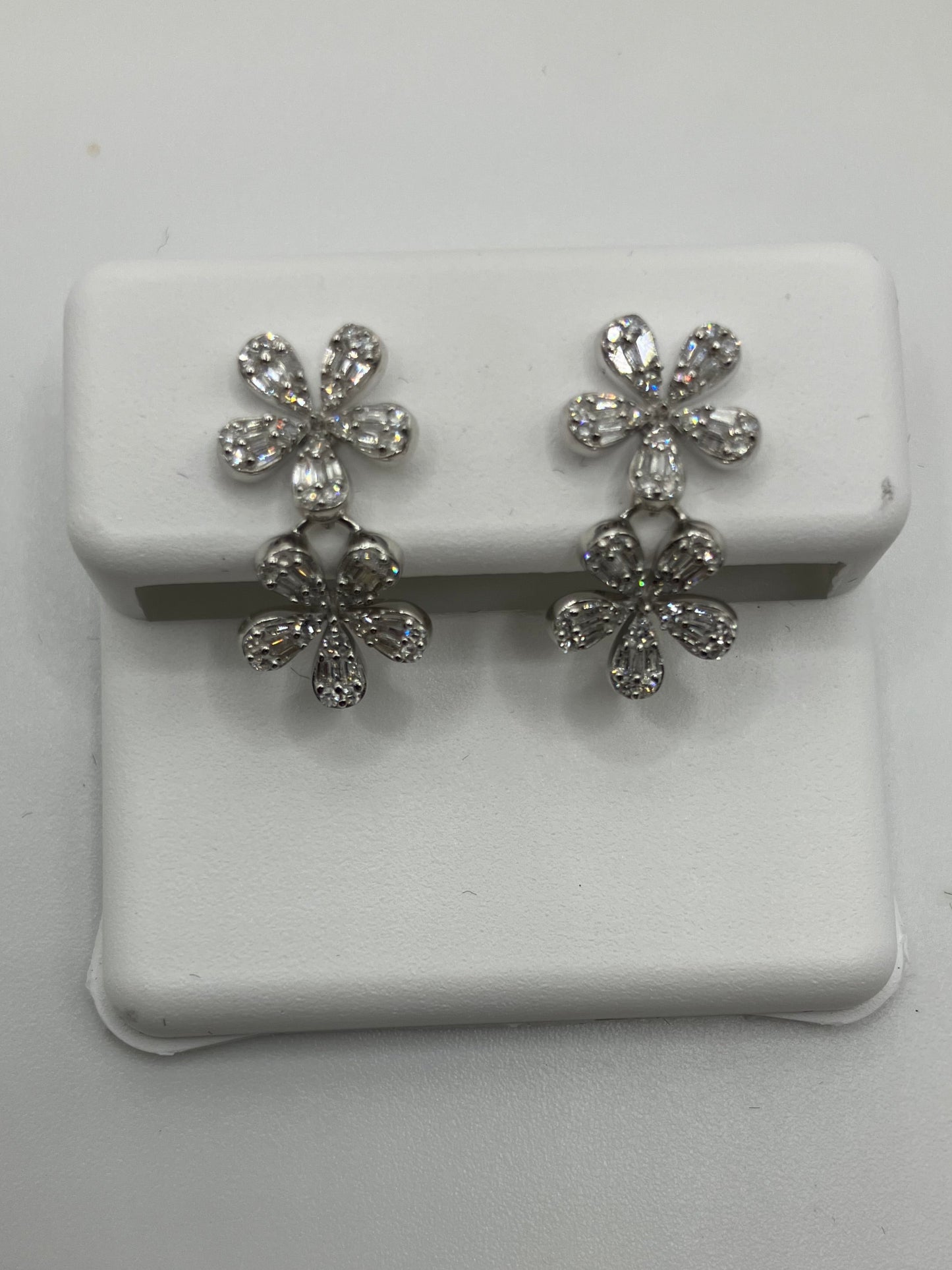 14k Gold Hanging Flower Diamond Earrings