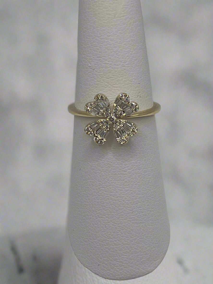 14k Diamond Flower Ring